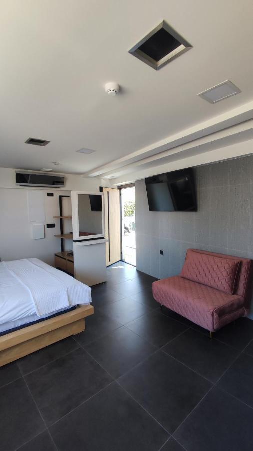 Summertime Signature Suites Agia Marina Dış mekan fotoğraf