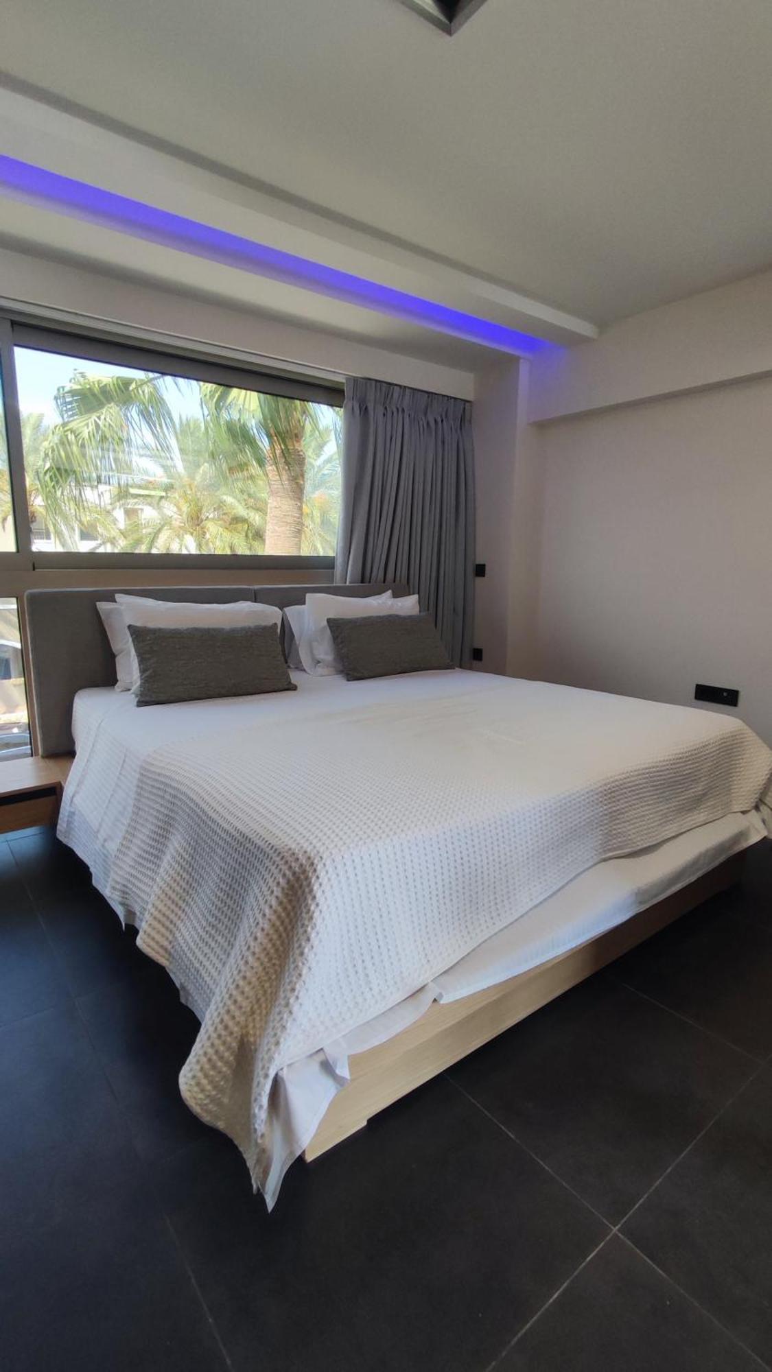 Summertime Signature Suites Agia Marina Dış mekan fotoğraf