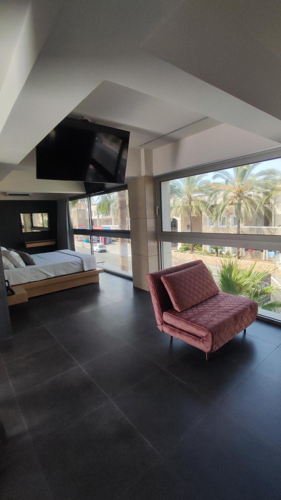 Summertime Signature Suites Agia Marina Dış mekan fotoğraf