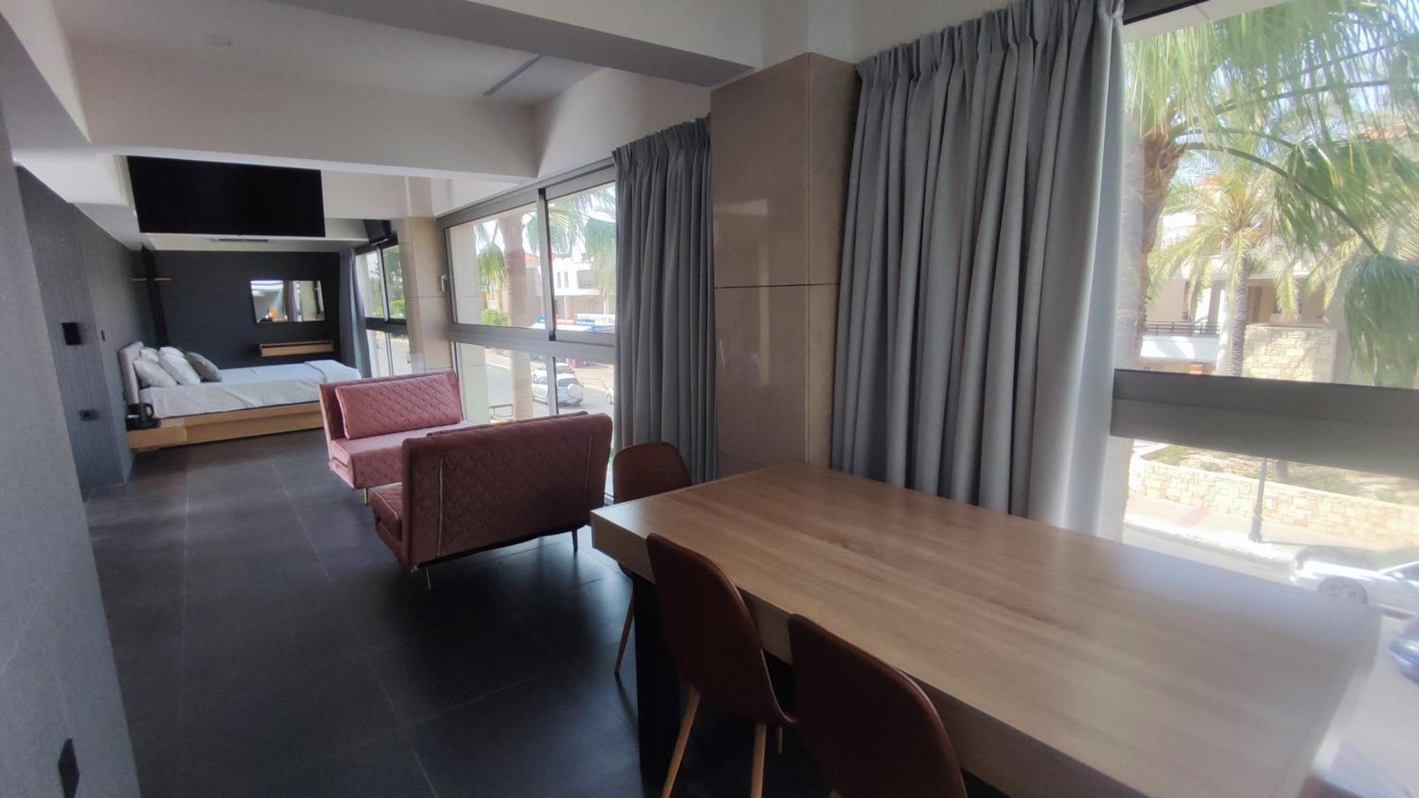 Summertime Signature Suites Agia Marina Dış mekan fotoğraf
