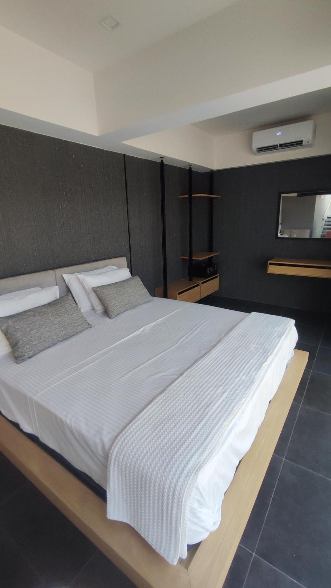 Summertime Signature Suites Agia Marina Dış mekan fotoğraf